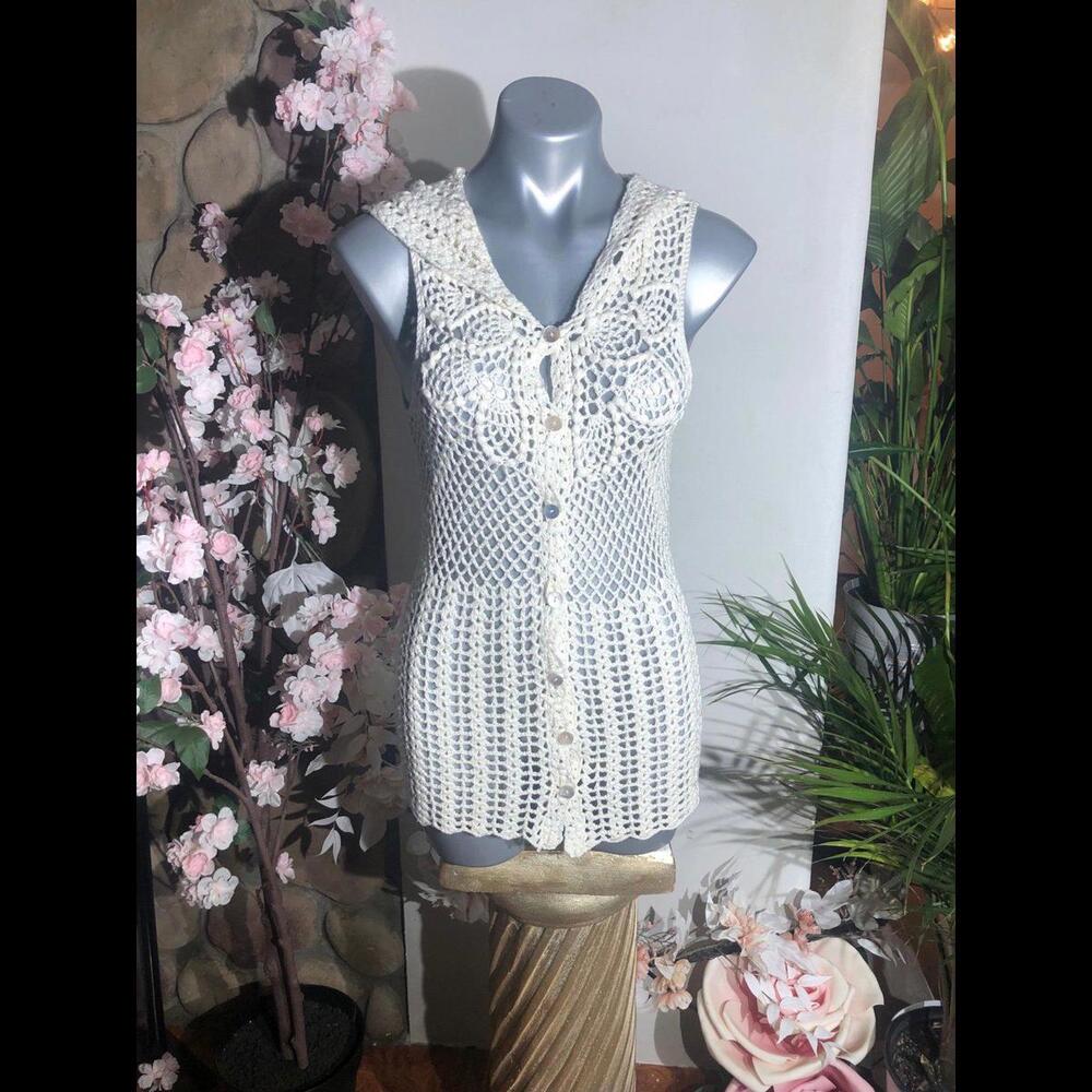 White sleeveless crochet knitted hooded top cardigan coverup